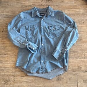 Men’s Wrangler Light Wash Denim Pearl Snap Western Shirt
